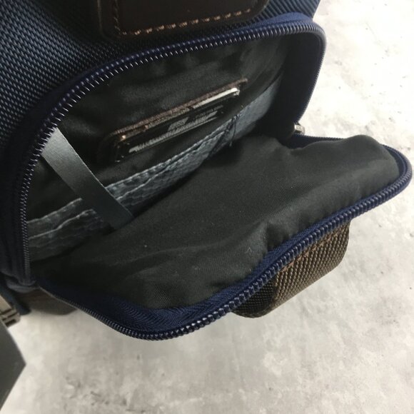 TUMI SLING BAG In blue - Picture 11 of 13